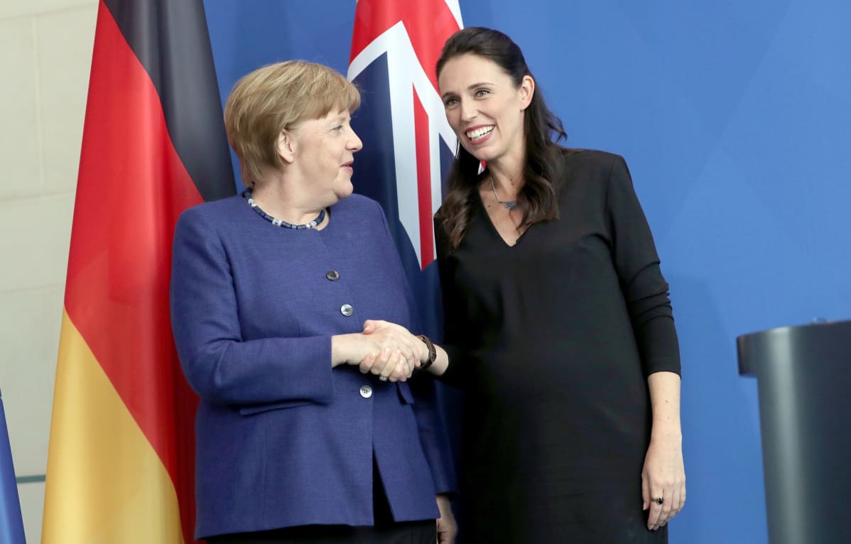 Saksan liittokansleri Angela Merkel ja Uuden-Seelannin pääministeri Jacinda Ardern
