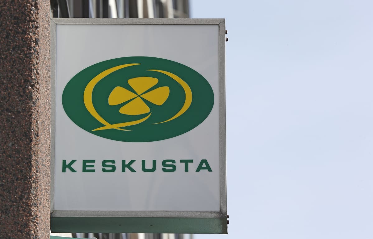 Keskustan logo talon seinässä
