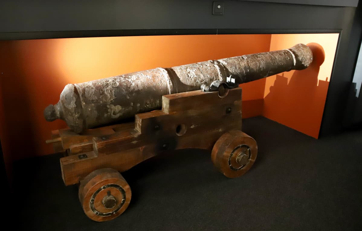 kanuuna Ruotsinsalmen taistelusta