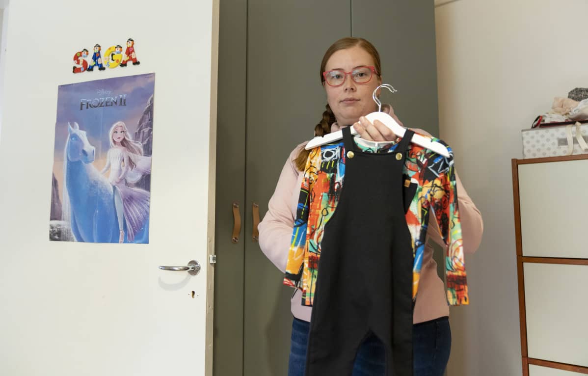Anna Juustovaara lastenhuoneessa Porvoossa