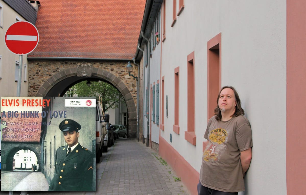 MIes nojaa seinään