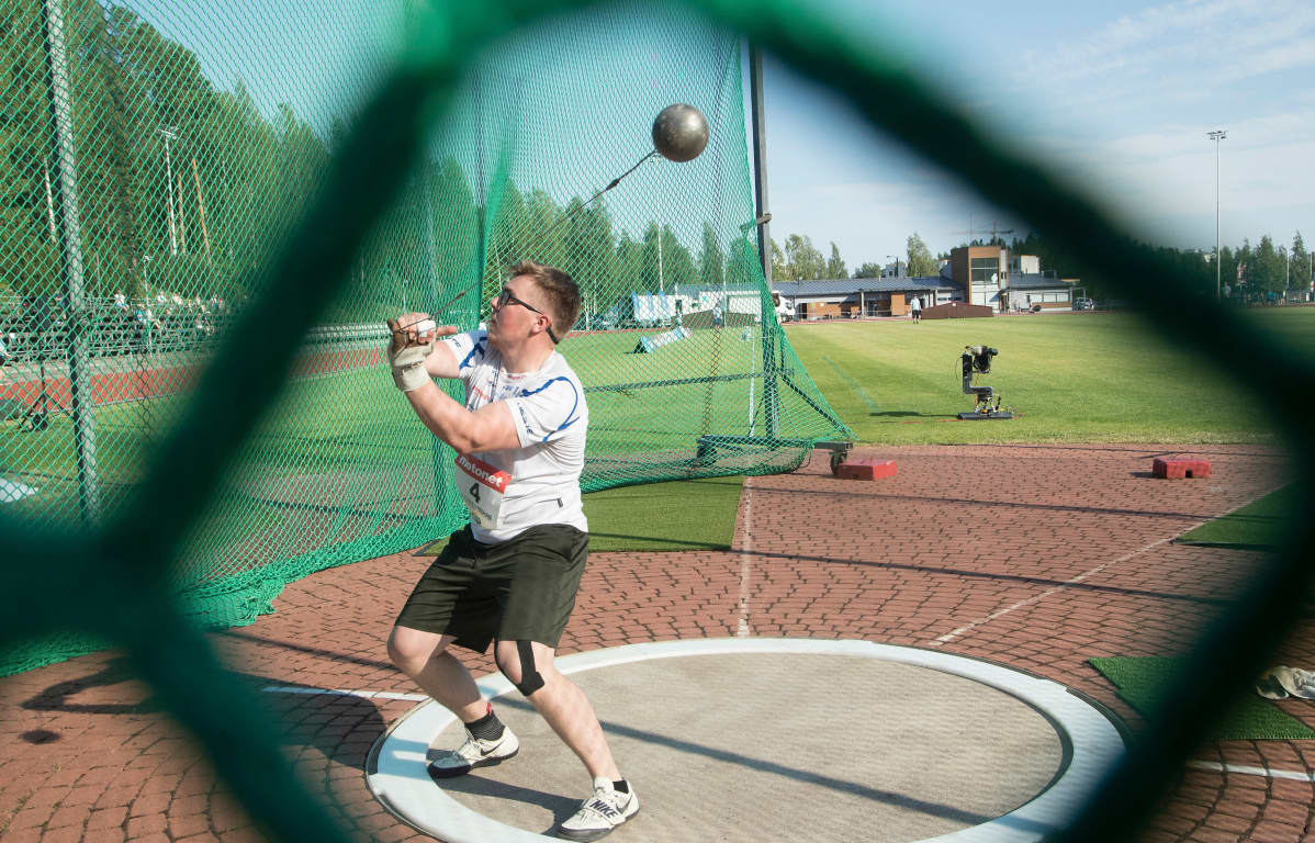 22-vuotias Aaron Kangas on suomalaisen moukarinheiton tämän hetken ykkösnimi.