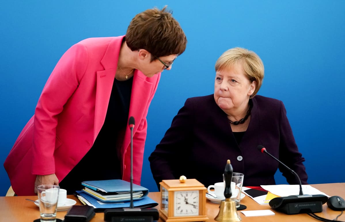 Annegret Kramp-Karrenbauer ja Angela Merkel.