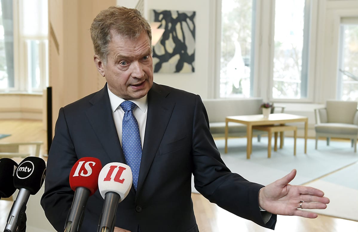 Tasavallan presidentti Sauli Niinistö tapasi eduskuntapuolueiden puheenjohtajat 24. helmikuuta Mäntyniemessä ja piti tilaisuuden jälkeen tiedotustilaisuuden.