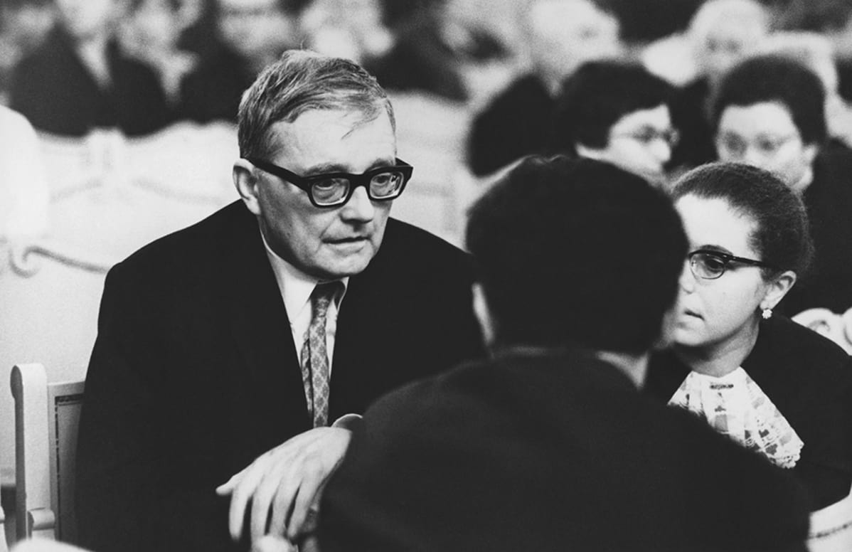 Dmitri Shostakovitsh tasapainotteli koko elämänsä taiteen ja neuvostokomennon välillä.