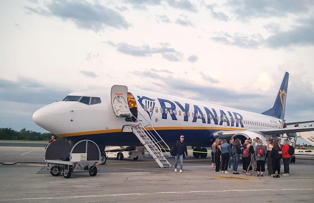 Halpalentoyhtiö Ryanairin lentokone.
