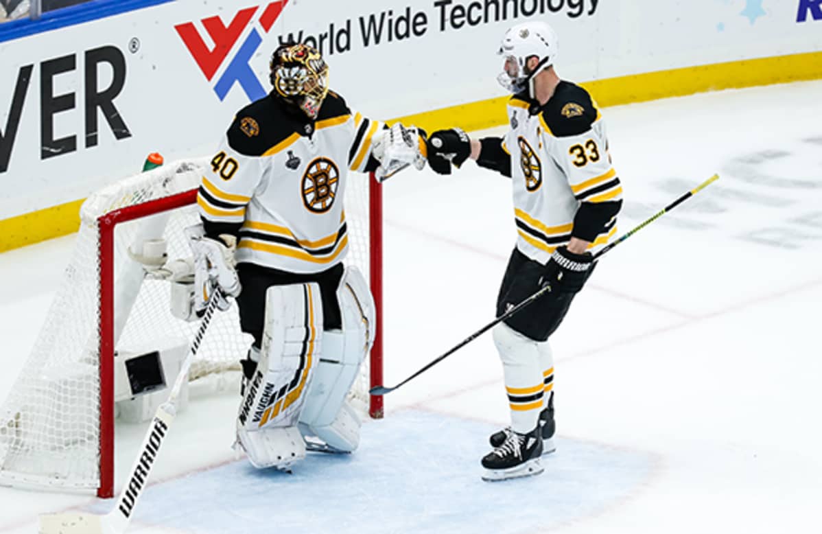 Tuukka Rask saa kehut joukkuetoveriltaan.