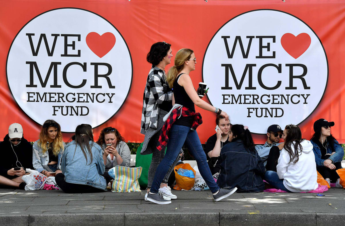 Ihmiset jonottivat Ariana Granden hyväntekeväisyyskonserttiin Manchesterissa 4. kesäkuuta.