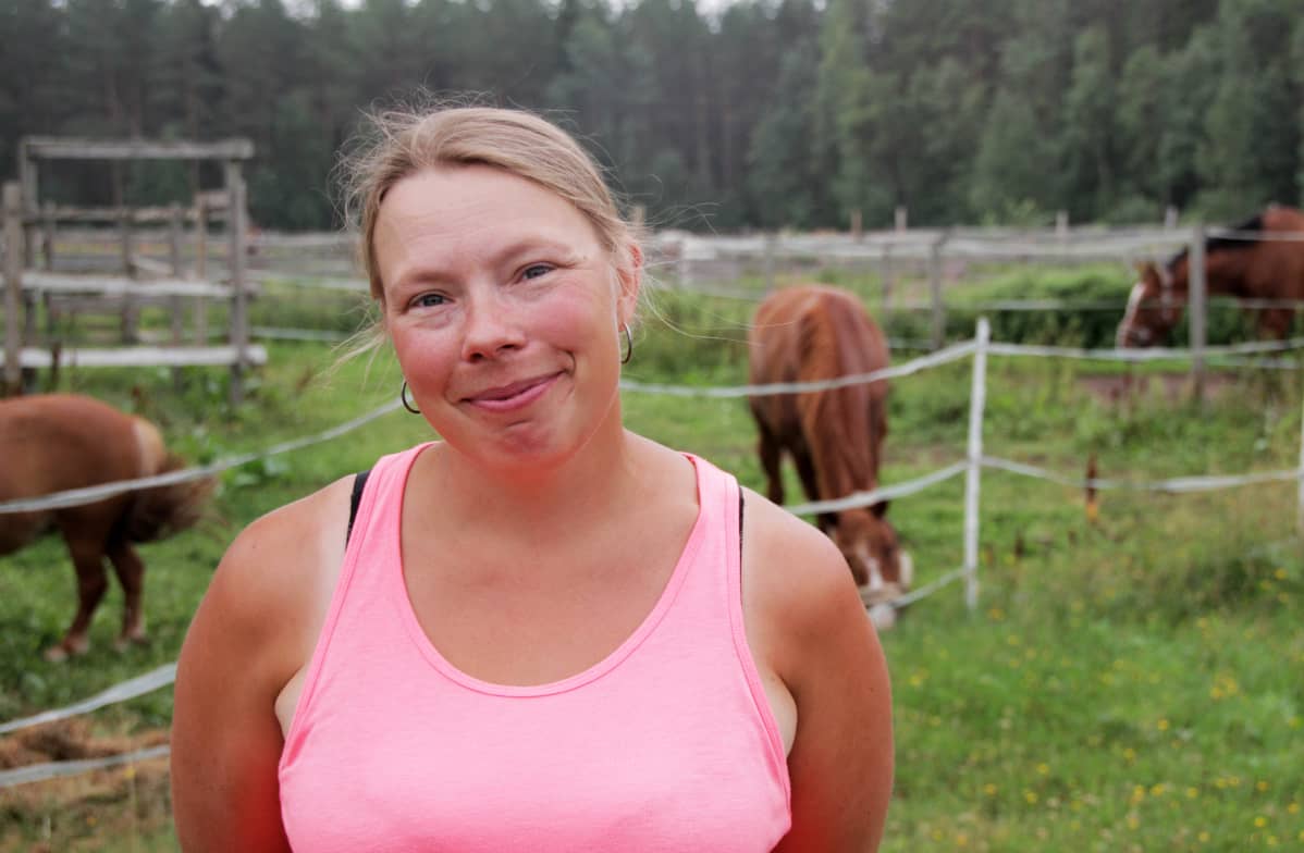 Ratsastuksenopettaja Laura Erkkola