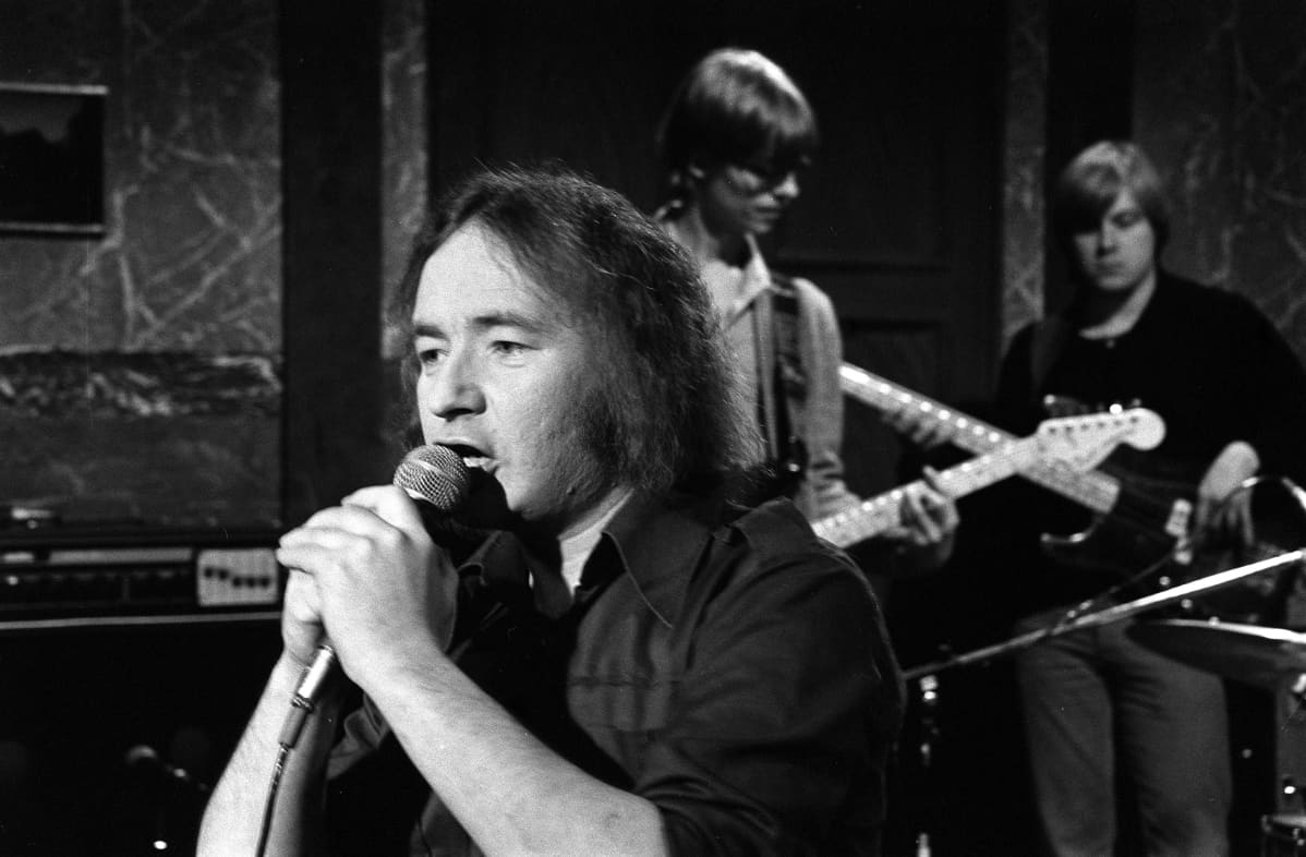 Rauli "Badding" Somerjoki (1947–1987) laulamassa vuonna 1980