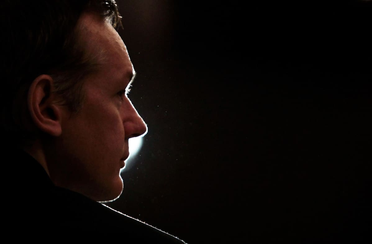 Julian Assange lehdistötilaisuudessa Lontoossa lokakuussa 2010.