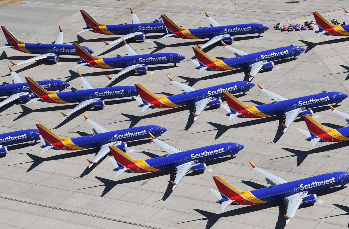Southwest-yhtiön lentokiellossa edelleen olevia Boeing 737 MAX8 -koneita pysäköitynä Victorvillen lentoasemalla Kaliforniassa.