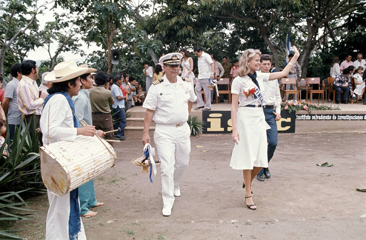 Miss Universum -kandidaatit kiertueella El Salvadorissa.