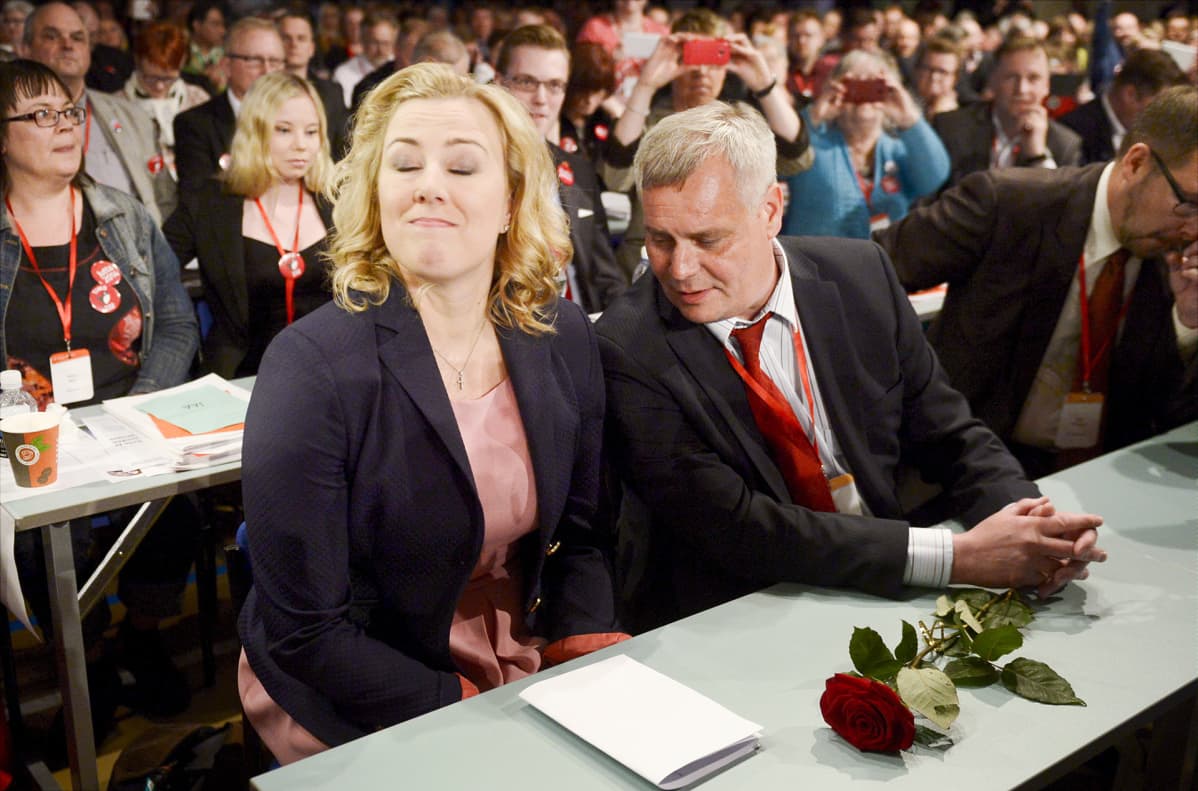 SDP:n puheenjohtajaksi valittu ammattiliitto Pron puheenjohtaja Antti Rinne ja äänestyksen hävinnyt Jutta Urpilainen puoluekokouksessa Seinäjoella 9. toukokuuta 2014.