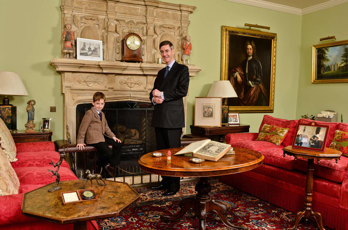 Jacob Rees-Mogg ja hänen poikansa Peter vuonna 2014.