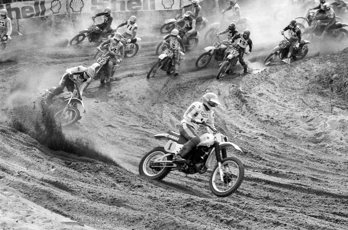 Heikki Mikkola ajaa kärkipaikalla MM-sarjan osakilpailussa Vantaan Ruskeasannalla vuonna 1978