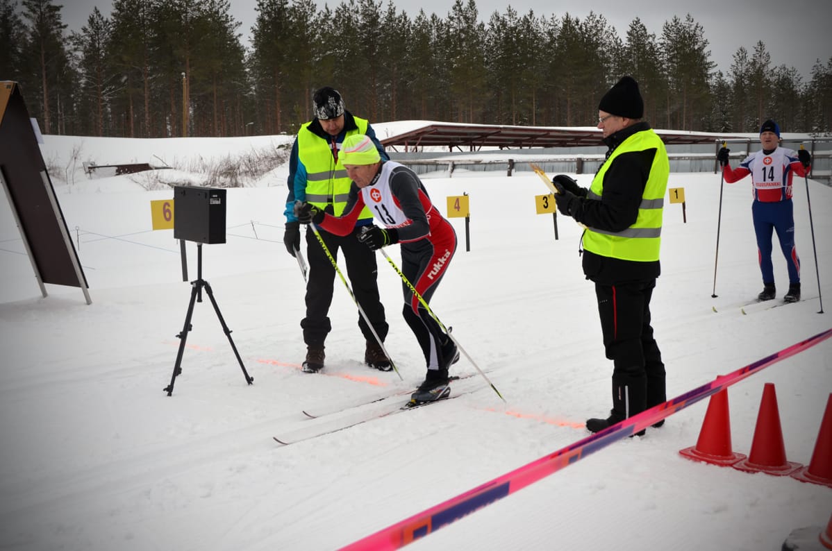 Kalevi Vähäkylä starttaamassa kisaan.