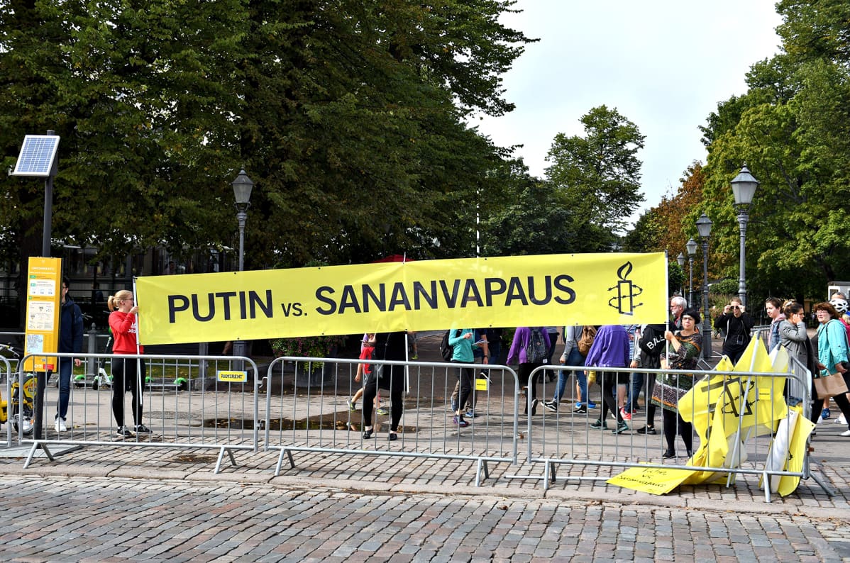 Amnestyn mielenosoitus lähellä Kauppatoria 21. elokuuta 2019.