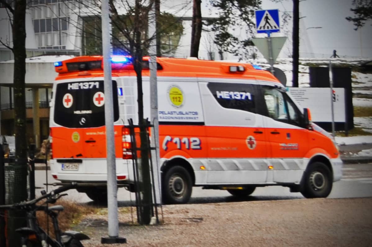 Vuonna 2015 Helsingin pelastuslaitoksen ensihoitoyksikkö hälytettiin keikalle 54 596 kertaa.