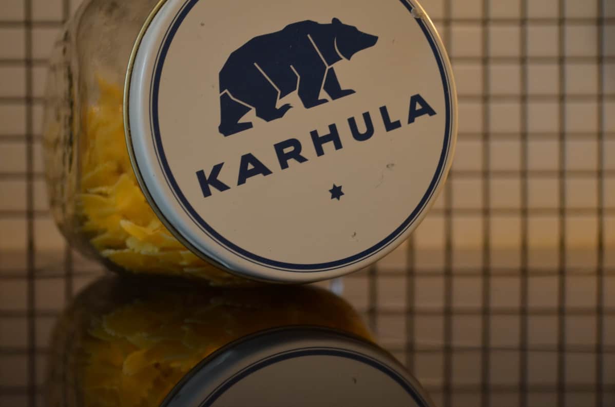 Karhulan lasitehtaan valmistama keittiötölkki kannella.
