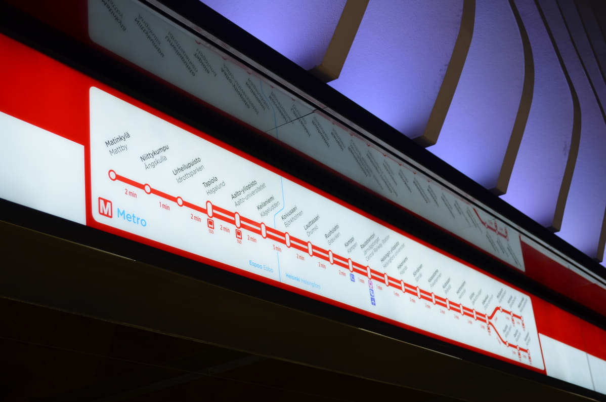 informationsskylt som visar metrolinjen från Mattby till Nordsjö och Mellungsbacka