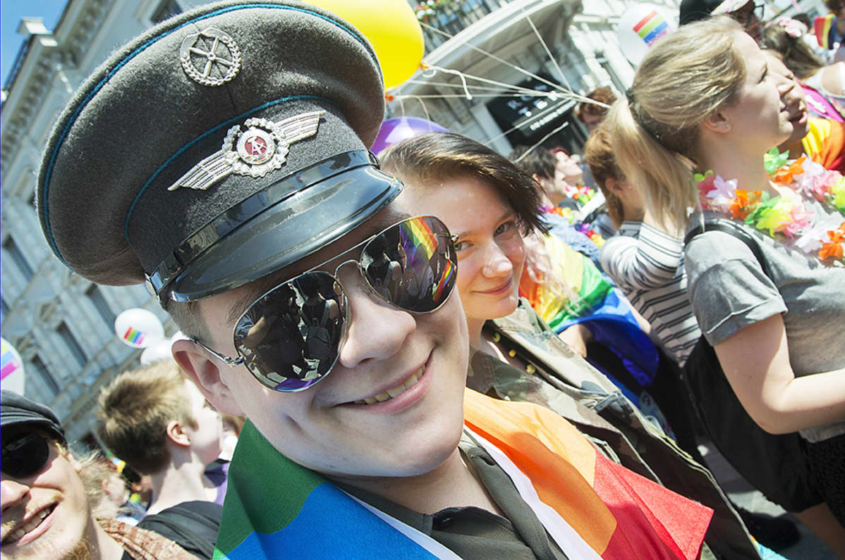 Pride-kulkue Helsingissä 2. heinäkuuta.
