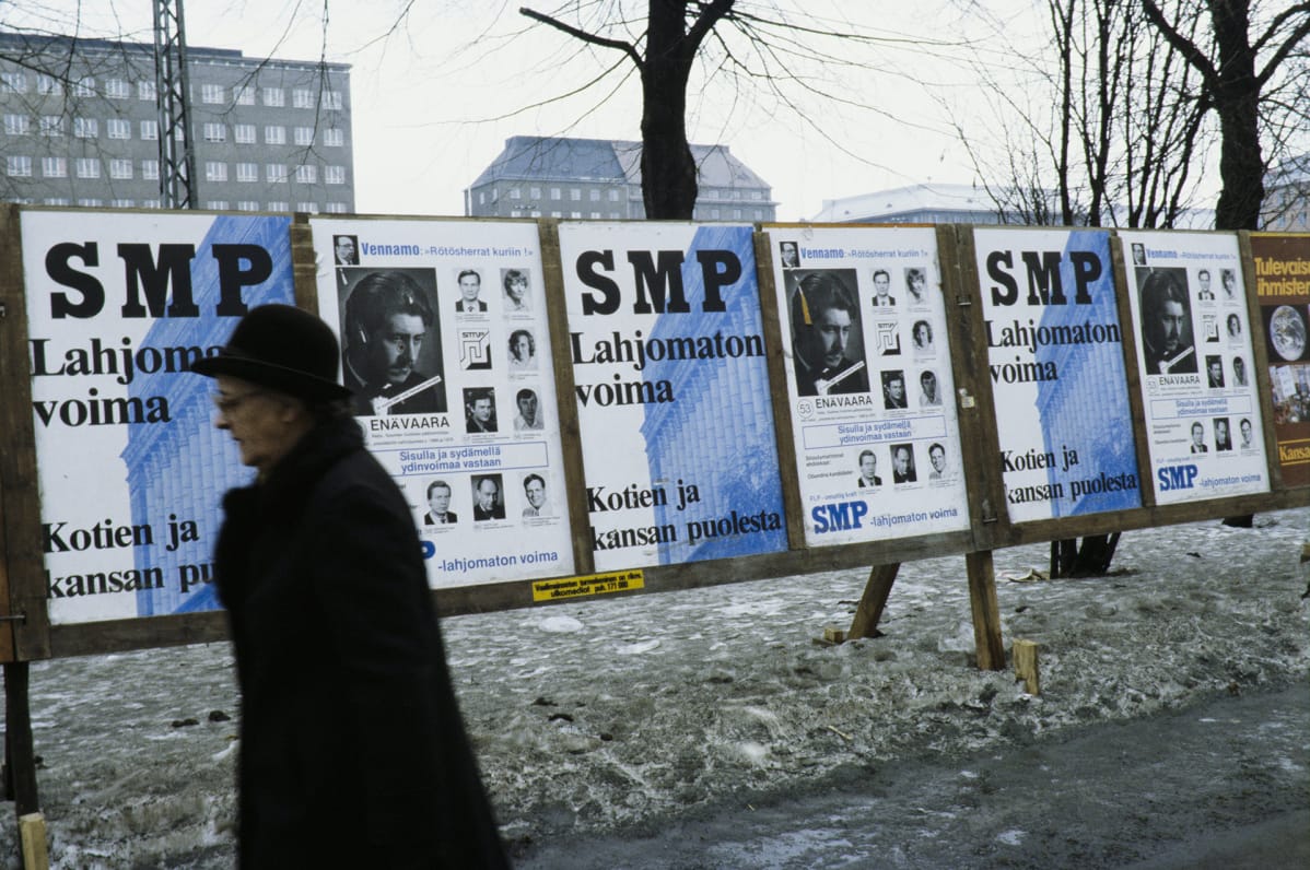 SMP:n vaalimainoksia kadulla vuonna 1983.