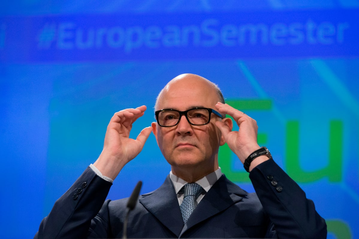 Talouskomissaari Pierre Moscovici esitteli komission maakohtaisia suosituksia Brysselissä maanantaina.