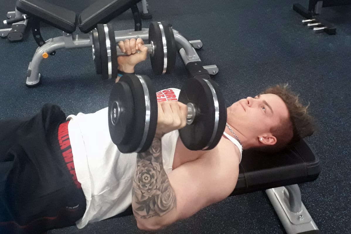 Lassi Lappi treenaa salilla