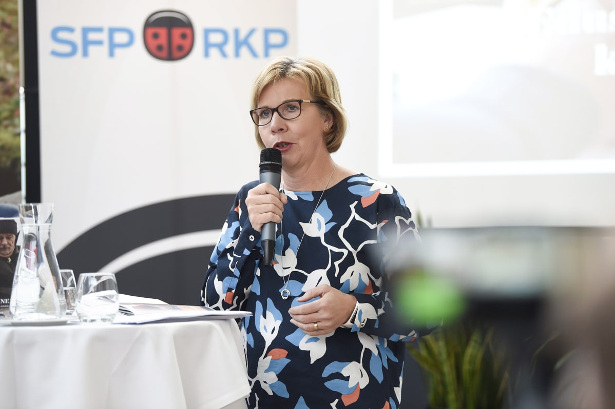 RKP:n puheenjohtaja Anna-Maja Henriksson