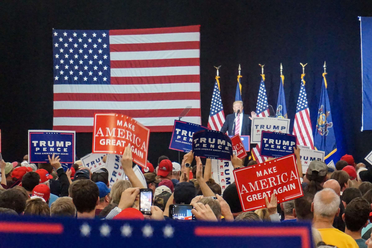 Trump veti vaalitilaisuudessaan Manheimissa Lancasterissa lokakuussa 2016 salin täyteen väkeä.
