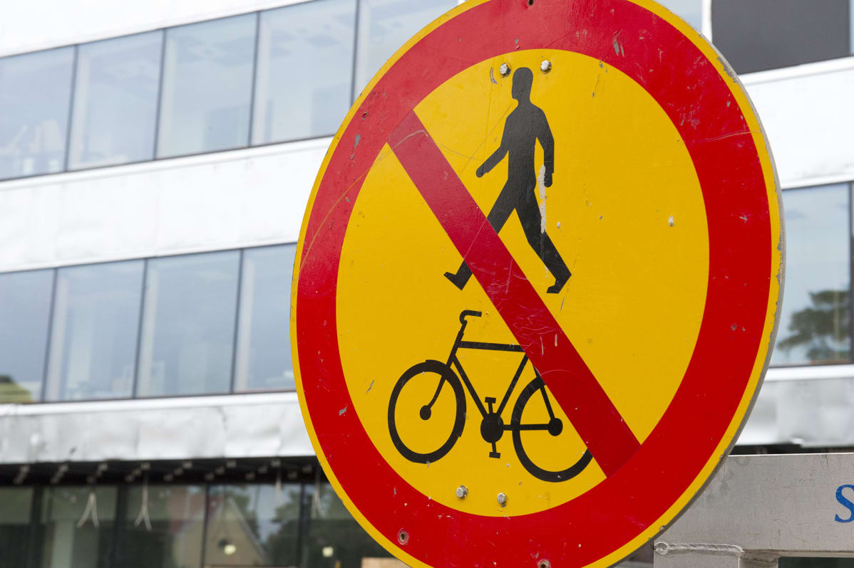 Kevyen liikenteen kieltävä liikennemerkki.