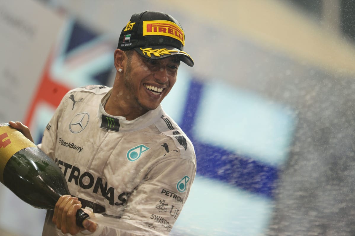 Lewis Hamilton juhli ylivoimasta mestaruutta Abu Dhabissa 2014.