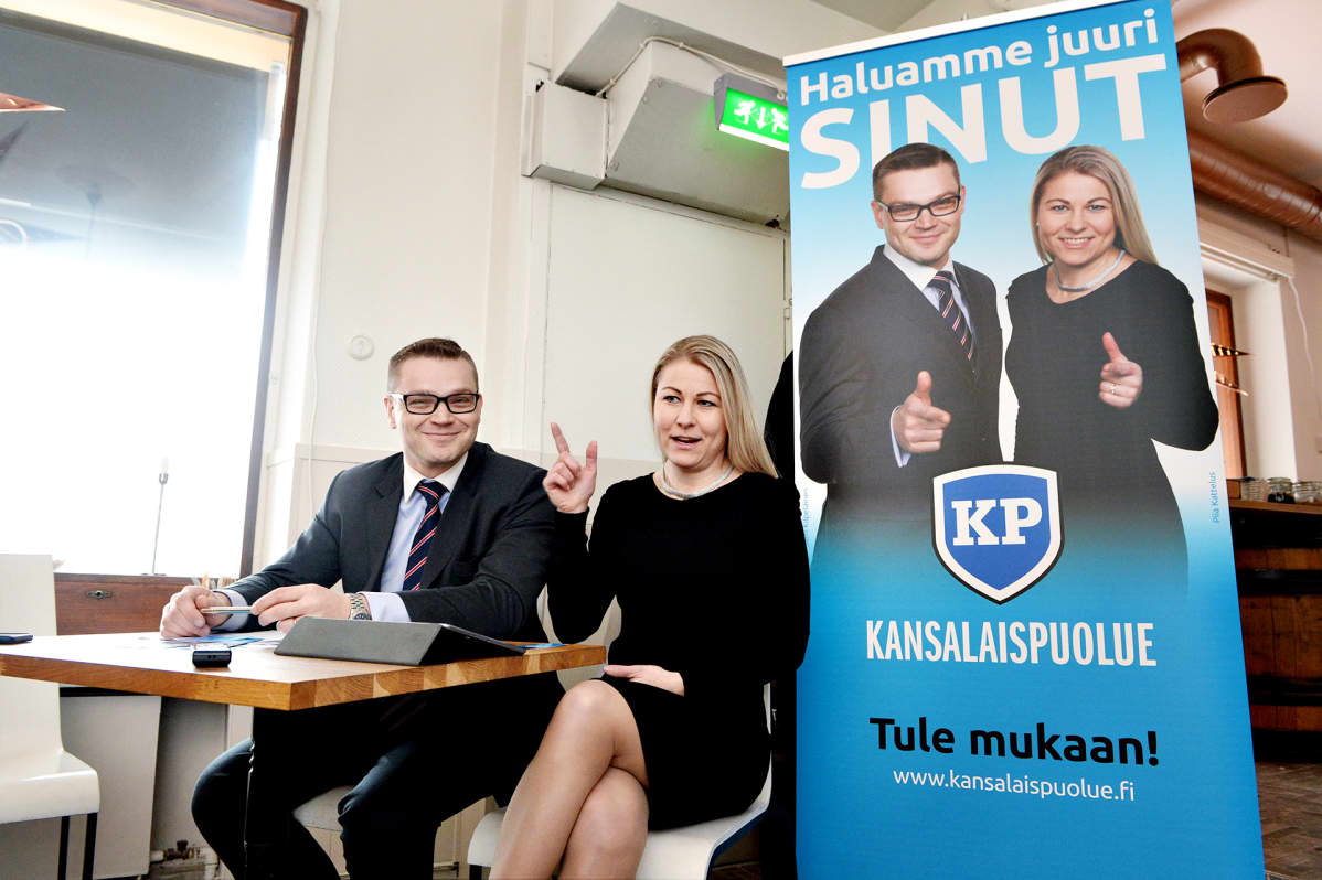 Kansalaispuolueen puheenjohtaja Sami Kilpeläinen ja varapuheenjohtaja Piia Kattelus puolueen tiedotustilaisuudessa Helsingissä tiistaina 6. helmikuuta 2018.