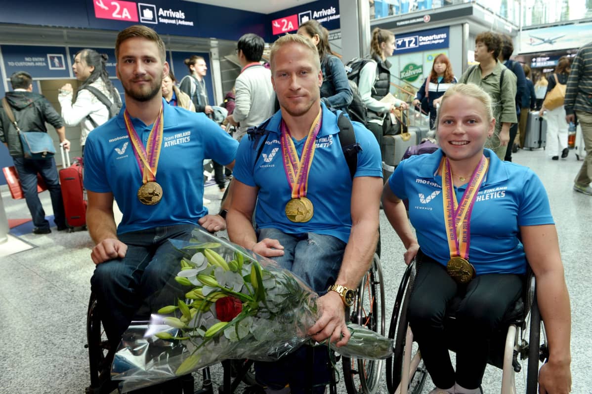 Henry Manni, Leo-Pekka Tähti ja Amanda Kotaja Hki-Vantaalla