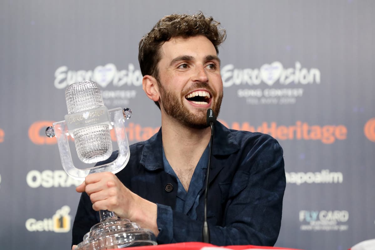 Hollannin viisuedustaja Duncan Laurence lehdistötilaisuudessa tuloksen selvittyä.