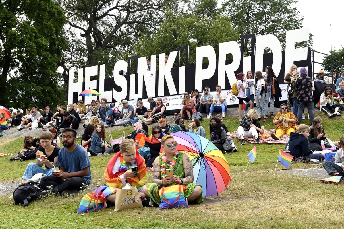 Helsinki Pride 2019 puistojuhla Kaivopuistossa Helsingissä 29. kesäkuuta 2019.