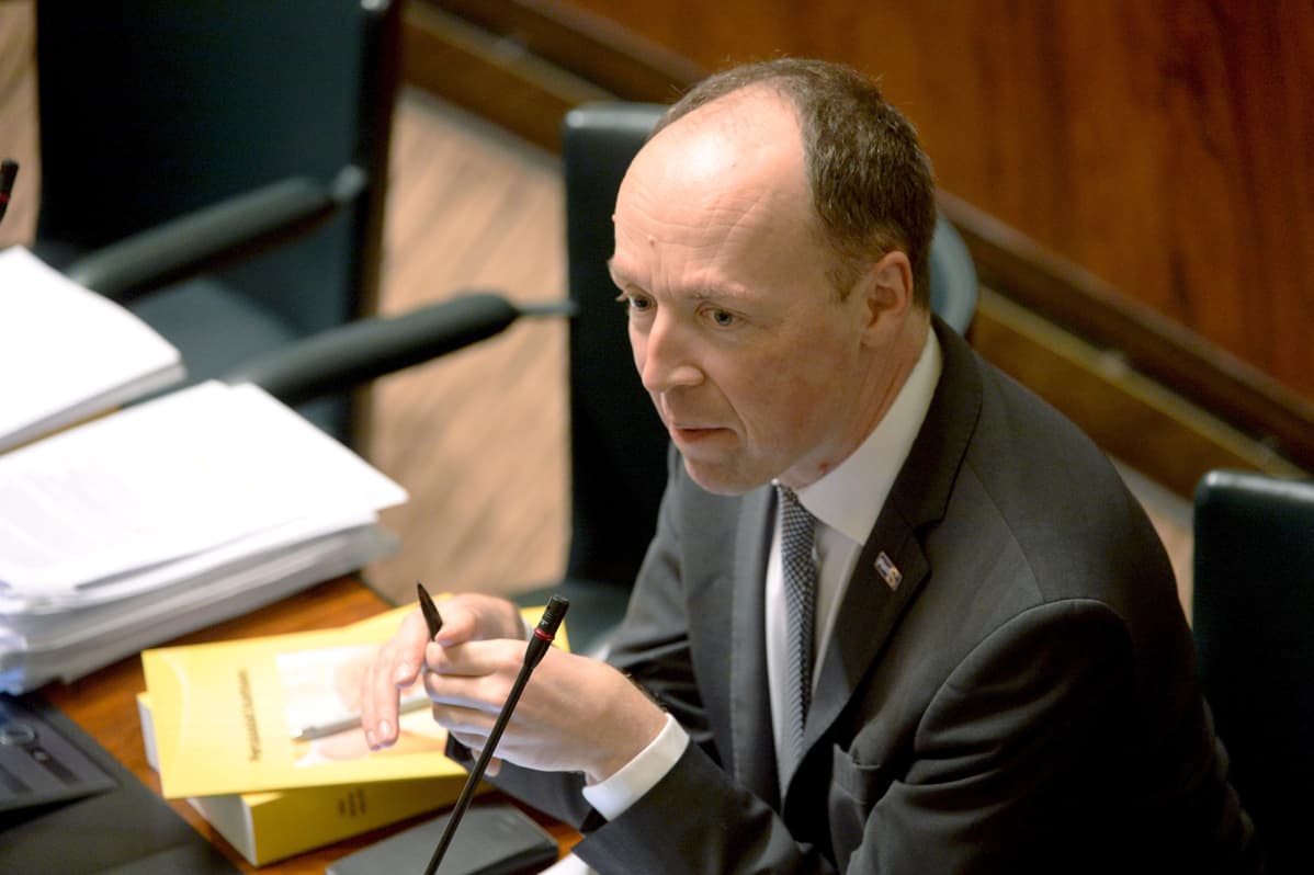 Kansanedustaja Jussi Halla-aho (ps.) eduskunnan suullisella kyselytunnilla Helsingissä 14. marraskuuta.
