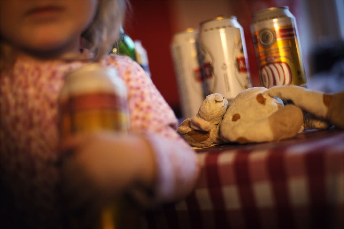 lapsi ja alkoholi kotona