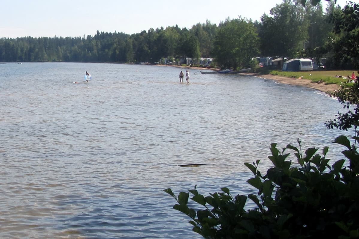 Yläneen Valasrannan hiekkaranta.