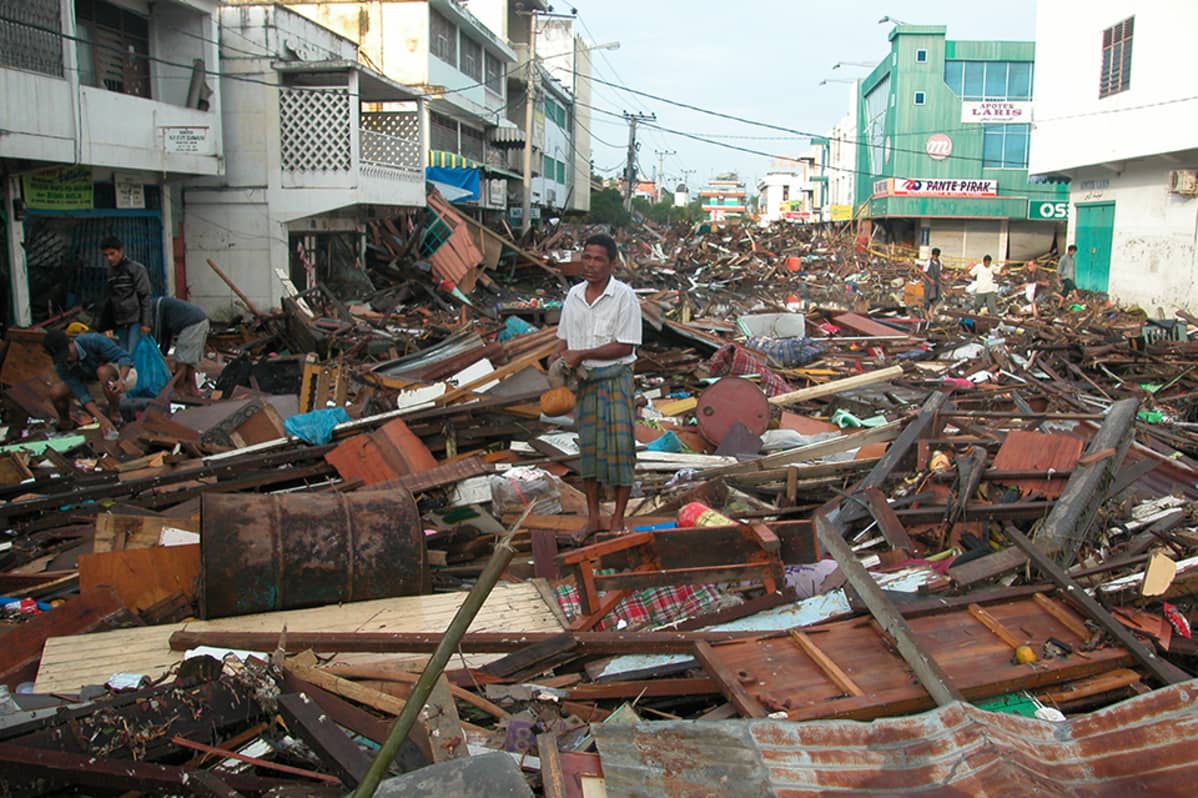 Tsunami muutti Banda Acehin kadut romumereksi