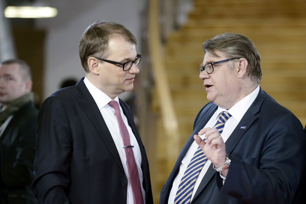 Keskustan pj. Juha Sipilä (vas.) ja perussuomalaisten pj. Timo Soini (oik.).