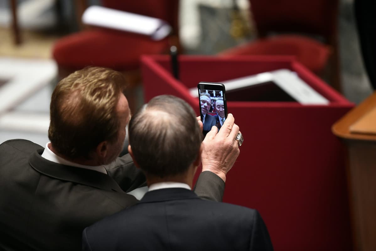 Arnold Schwarzenegger sekä Ban Ki-moon ottivat yhteisselfien ilmastokokouksen yhteydessä Pariisissa 5. joulukuuta.