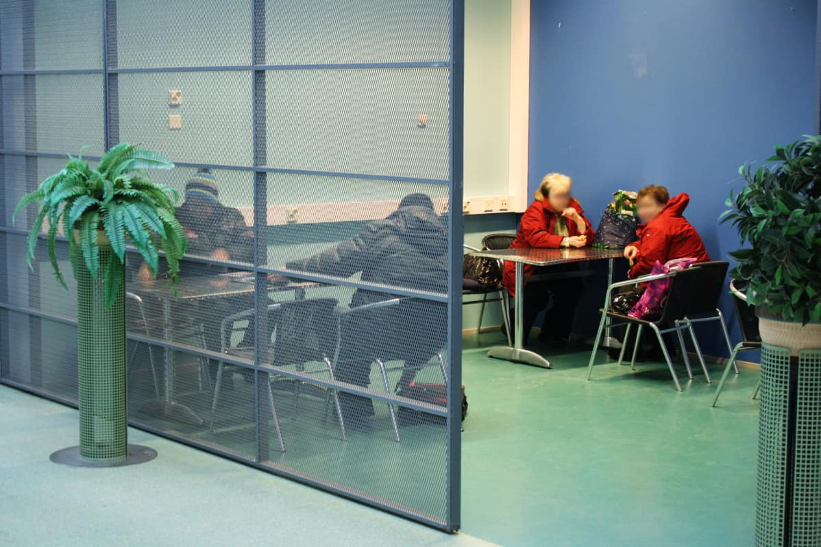 Odotushuone Teboil Rajahovissa Virolahdella.