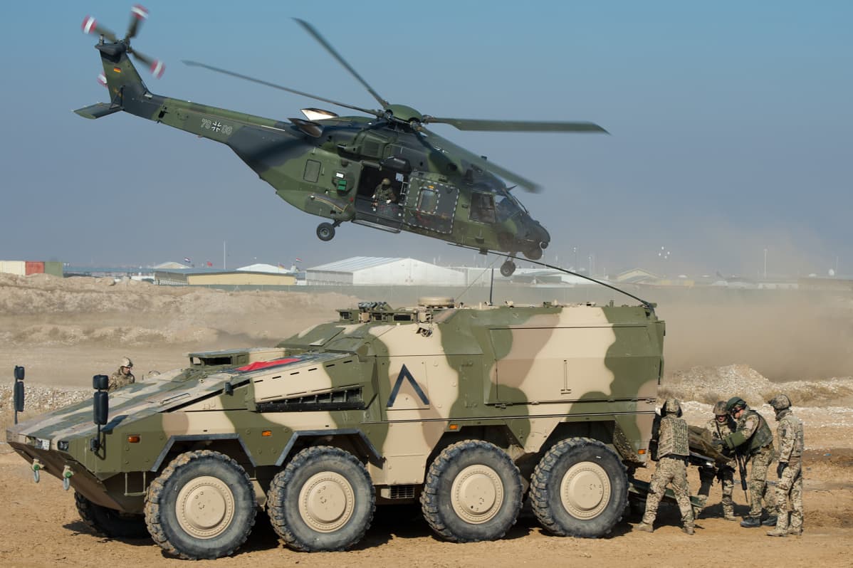 NATO -joukkojen harjoitukset lähellä Mazar-e-Sharifia Afganistanissa.