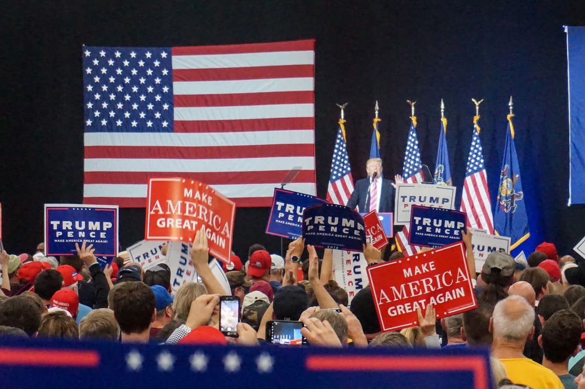 Trump veti vaalitilaisuudessaan Manheimissa Lancasterissa lokakuussa 2016 salin täyteen väkeä.