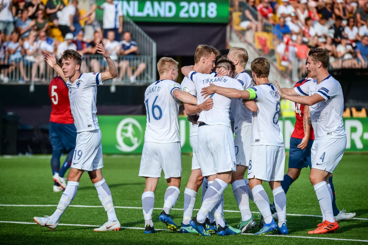 Finland firar Eetu Vertainens straffmål.