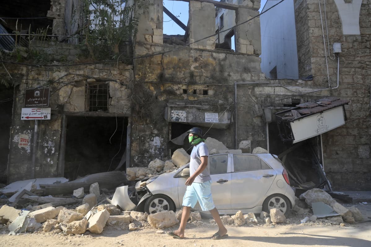 Beirutilaisia koettelee nyt moni asia: räjähdystuhot, korona, talouskriisi ja poliittinen kriisi.
