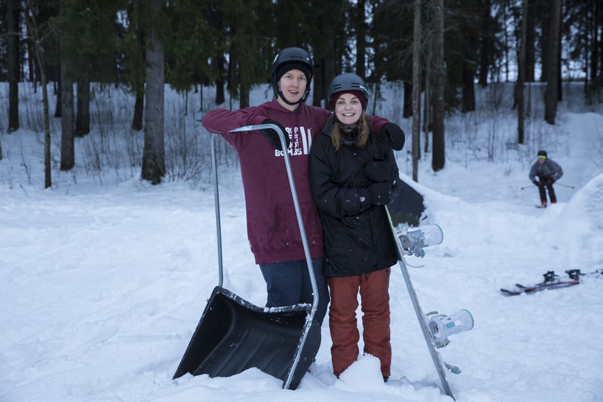 Freeskilaskijat Juho ja Olga Kilkki.