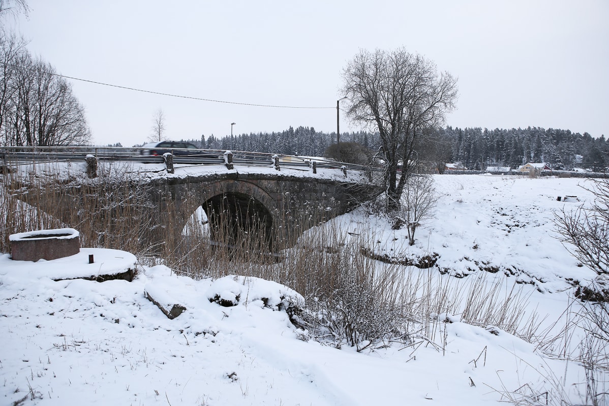 Jokimaisema Nousiaisissa.
